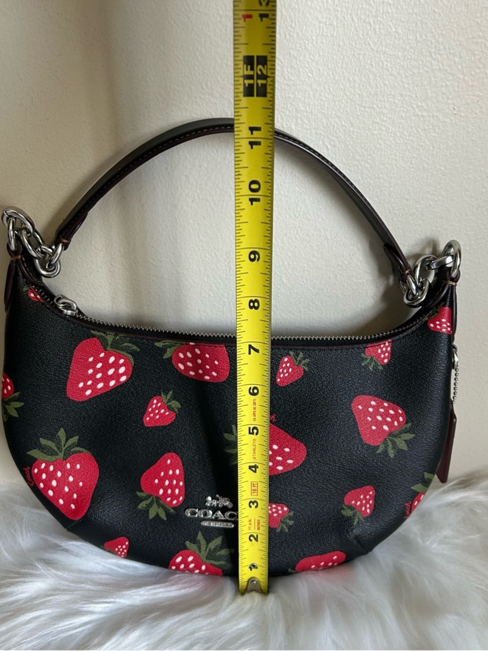 Coach Payton Hobo Black Strawberry Pebbled Leather Shoulder Bag Good - Picture 6 of 7